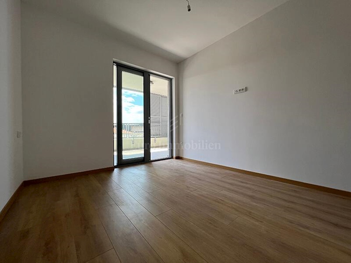 Flat For sale - SPLITSKO-DALMATINSKA BAŠKA VODA