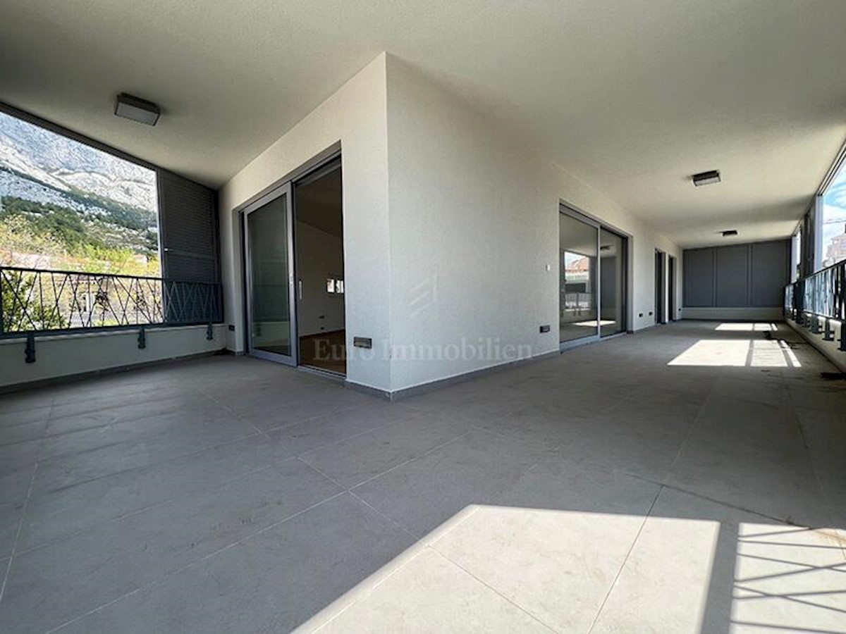 Flat For sale - SPLITSKO-DALMATINSKA BAŠKA VODA