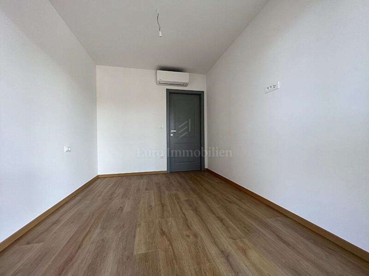 Flat For sale - SPLITSKO-DALMATINSKA BAŠKA VODA