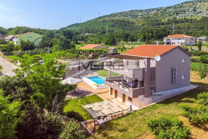 Dom na predaj 215 m² – Omiš