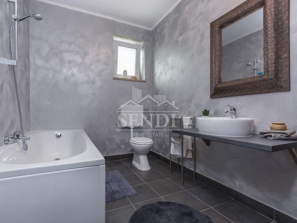 Hiša Naprodaj - ISTARSKA Tinjan