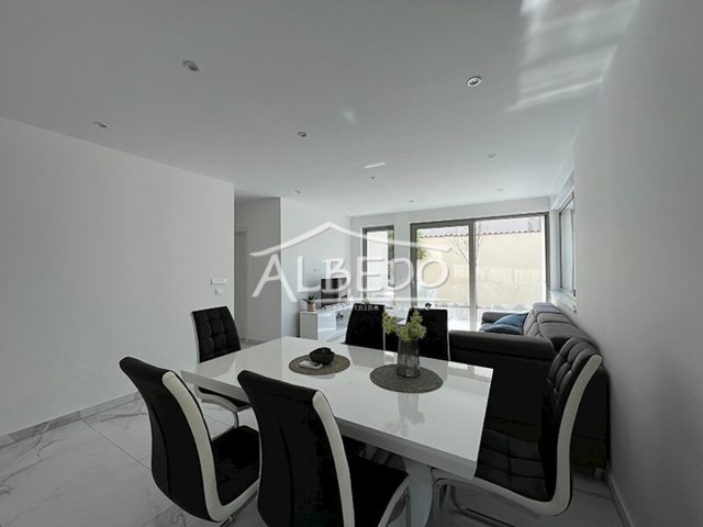 Apartmán na prodej 77 m² – Makarska
