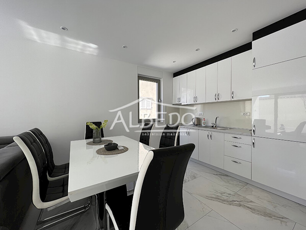Apartma Na predaj - SPLITSKO-DALMATINSKA MAKARSKA