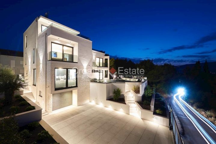 Casa in vendita 370 m² – Čiovo