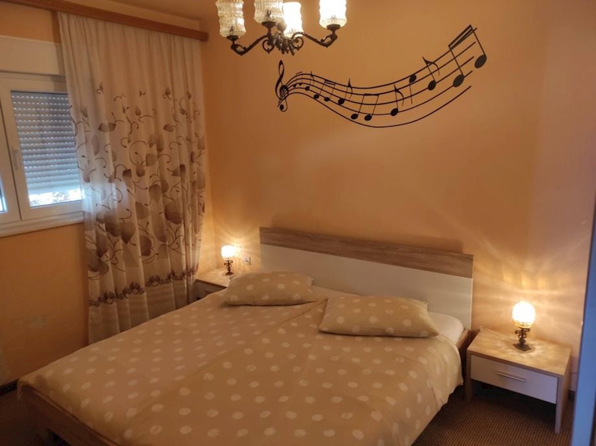 Dom Na predaj - ŠIBENSKO-KNINSKA ROGOZNICA