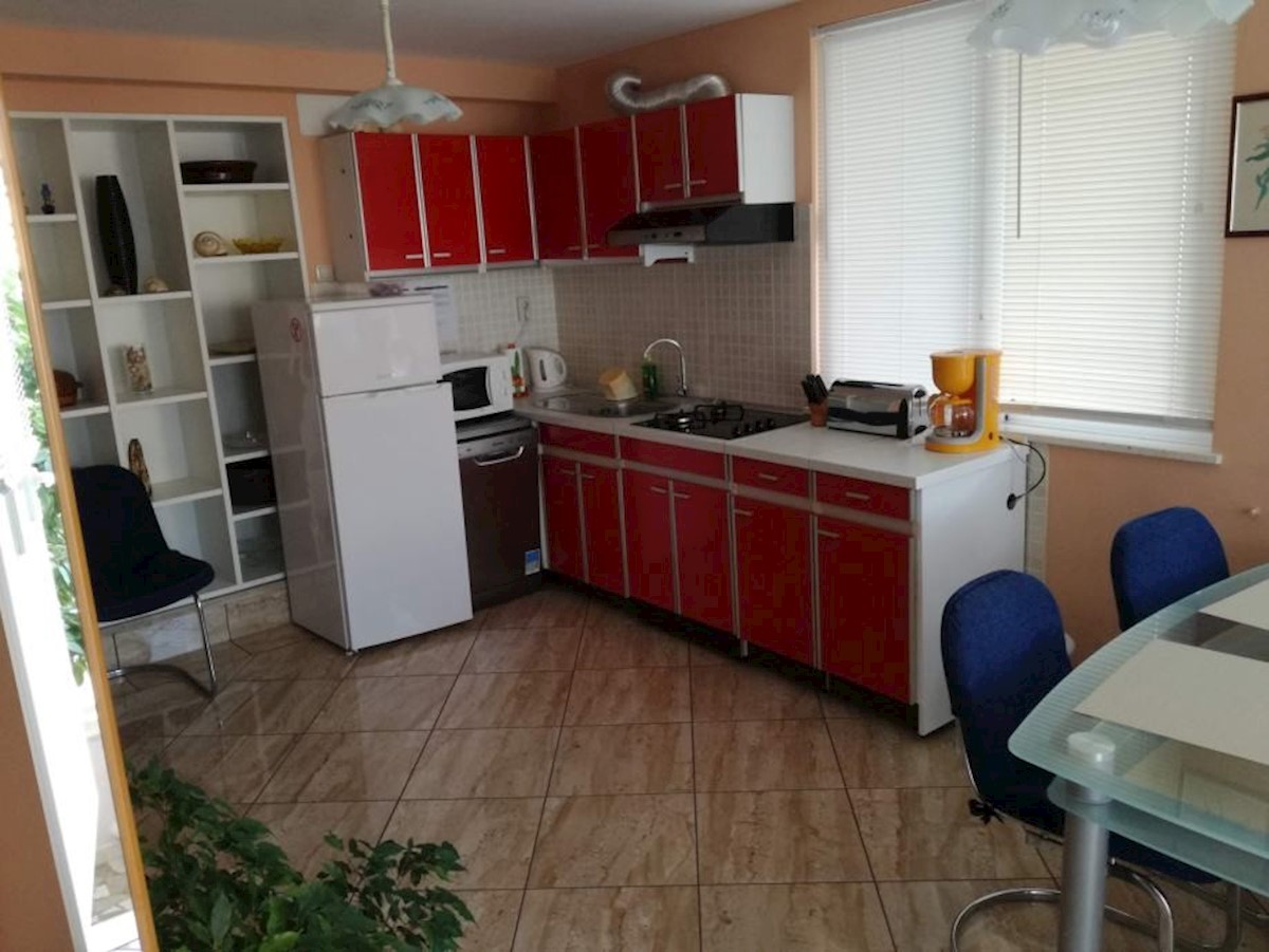 Dom Na predaj - ŠIBENSKO-KNINSKA ROGOZNICA