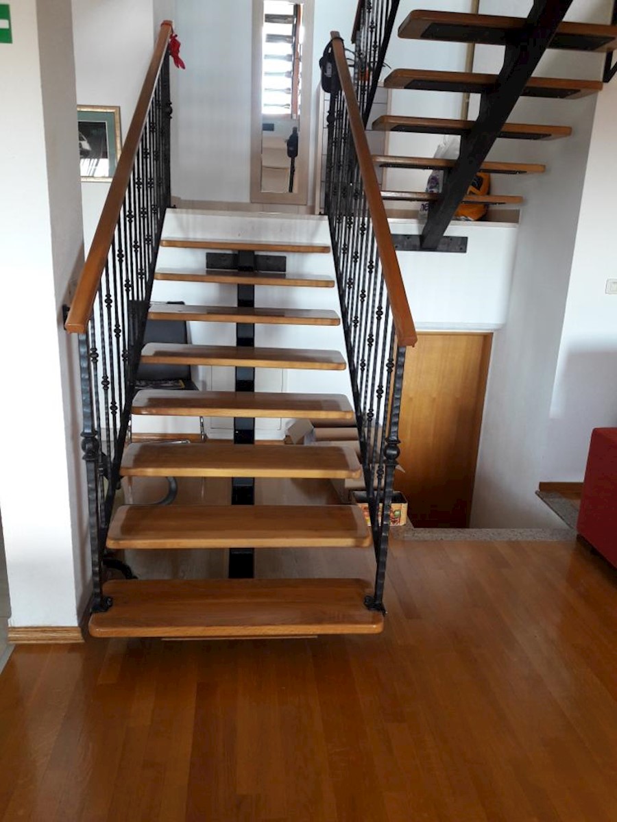 House For sale - SPLITSKO-DALMATINSKA SOLIN