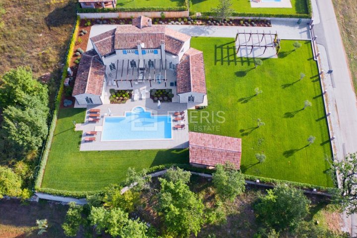 Hiša na predaj 269 m² – Rajki