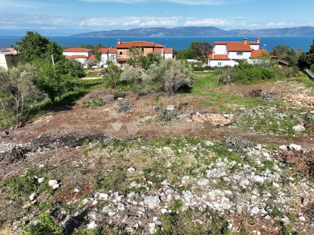 Pozemok na predaj 840 m² – Ravni