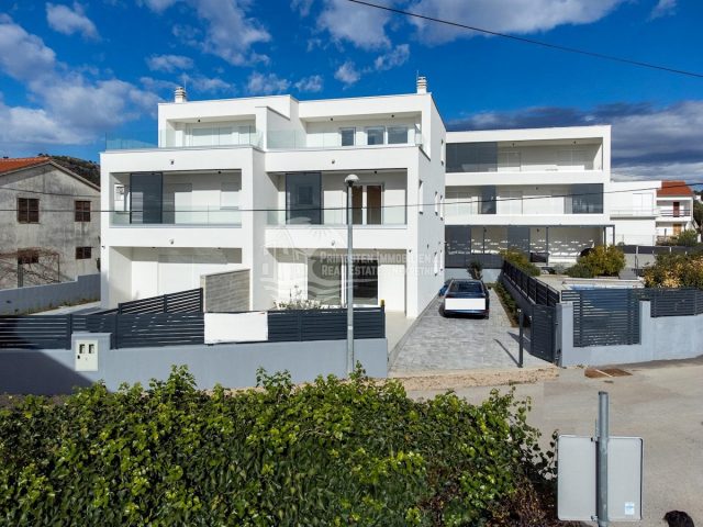 Hiša na predaj 195 m² – Tribunj