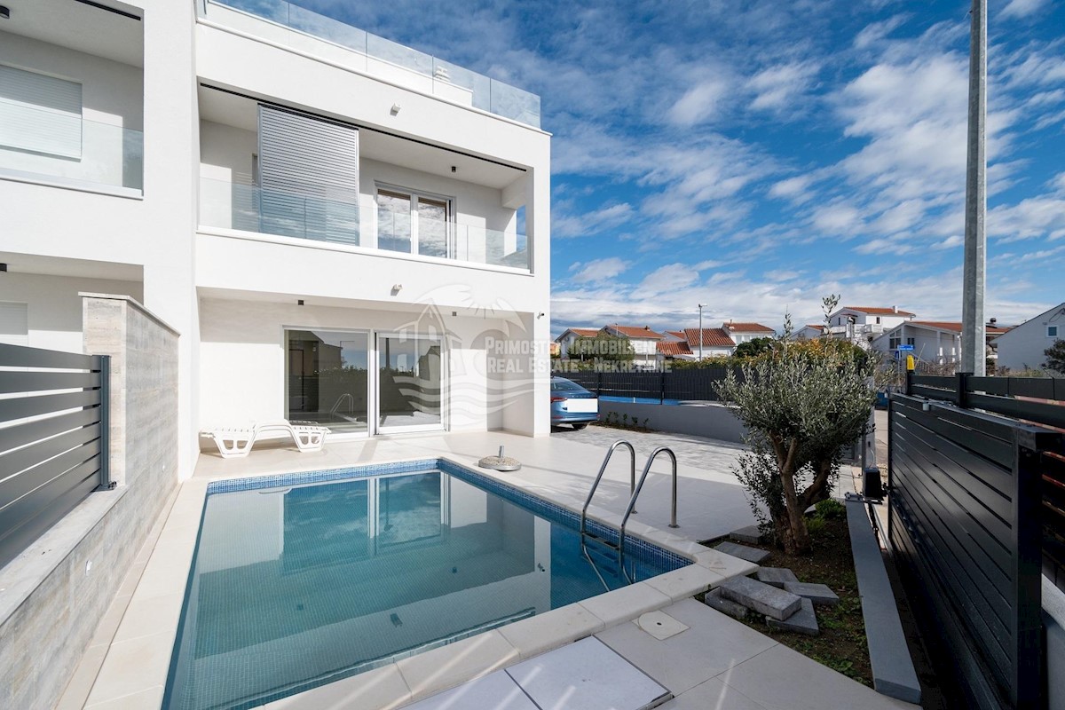 Maison À vendre - ŠIBENSKO-KNINSKA TRIBUNJ