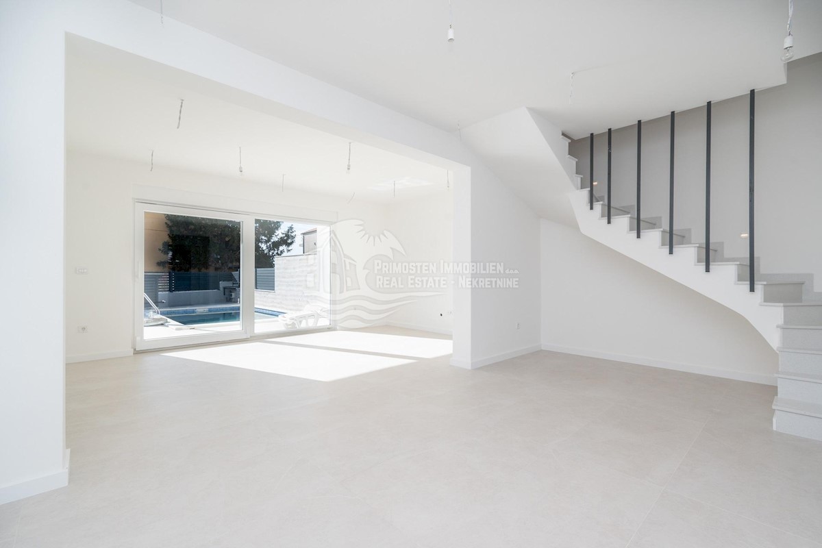 Maison À vendre - ŠIBENSKO-KNINSKA TRIBUNJ