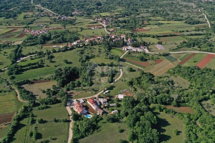 Pozemok na predaj 9084 m² – Cere