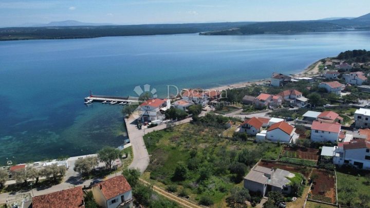 Land for sale 1276 m² – Raslina