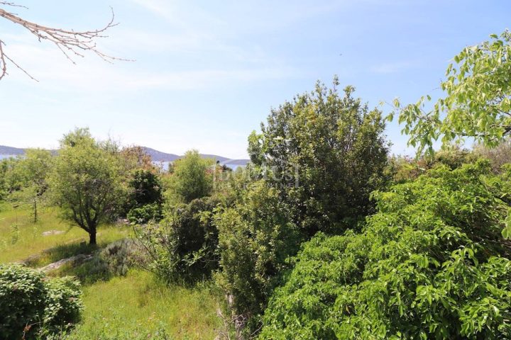 Zemljište na prodaju 586 m² – Prvić Šepurine