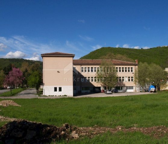 Poslovni prostor na prodaju 750 m² – Raša