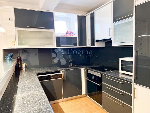 Haus zu verkaufen 394 m² – Kobiljak