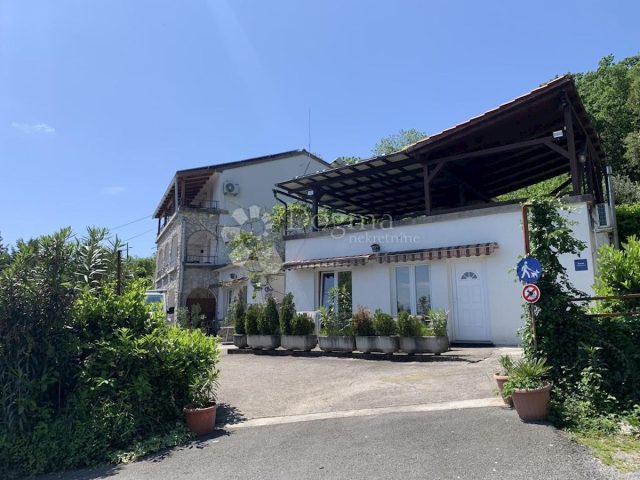 House for sale 380 m² – Oprič