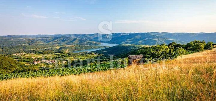 Land for sale 2134 m² – Motovun