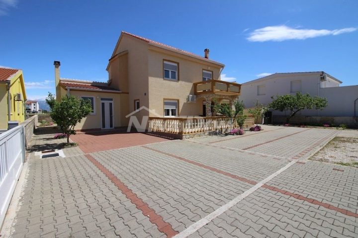 Dům na prodej 213 m² – Vir