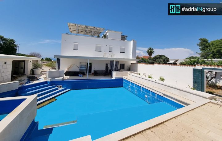 Dům na prodej 307 m² – Sutivan