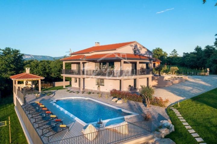 Kuća na prodaju 350 m² – Pićan
