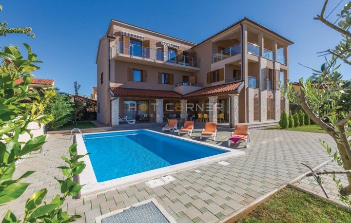 Stan na prodaju 180 m² – Banjole