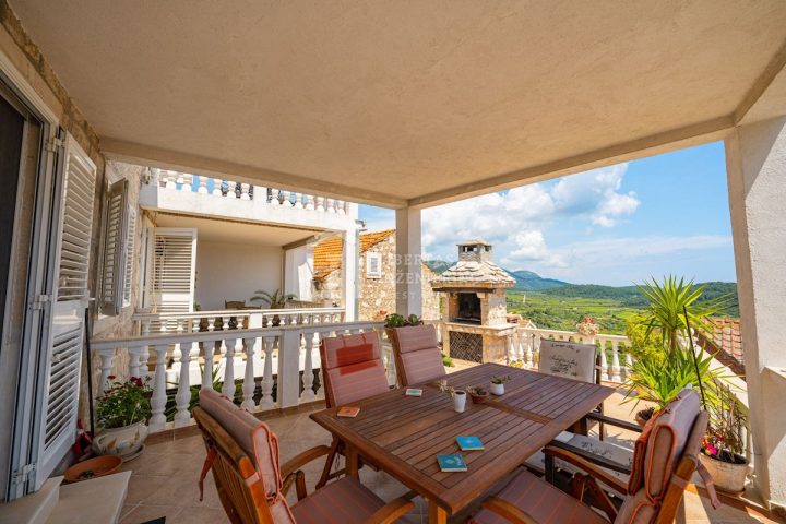 Hiša na predaj 254 m² – Čara