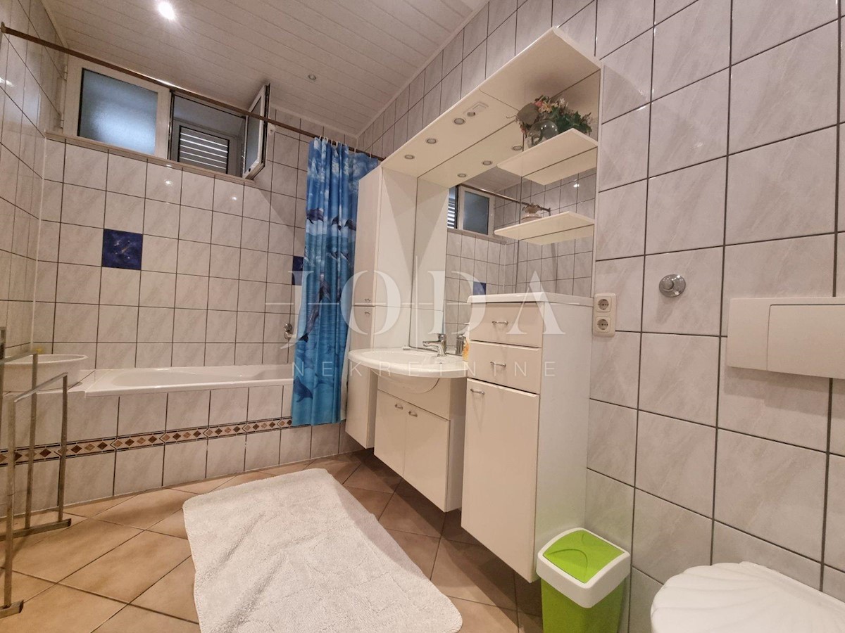 Kuća Na prodaju - PRIMORSKO-GORANSKA CRIKVENICA