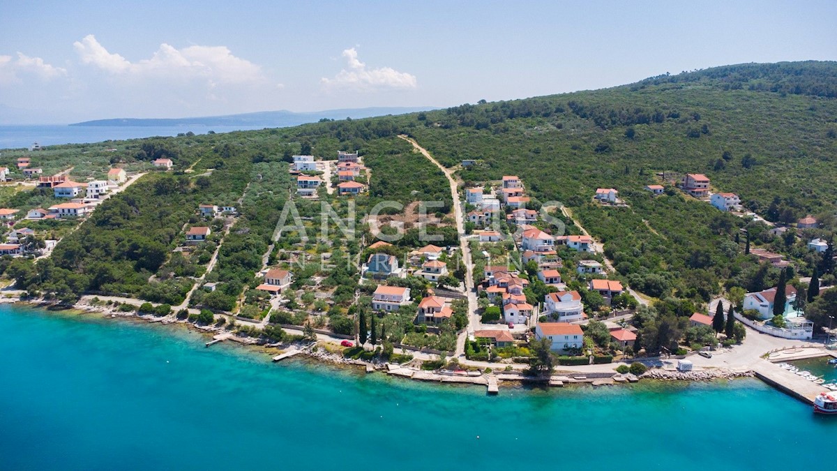 Land For sale - SPLITSKO-DALMATINSKA ŠOLTA