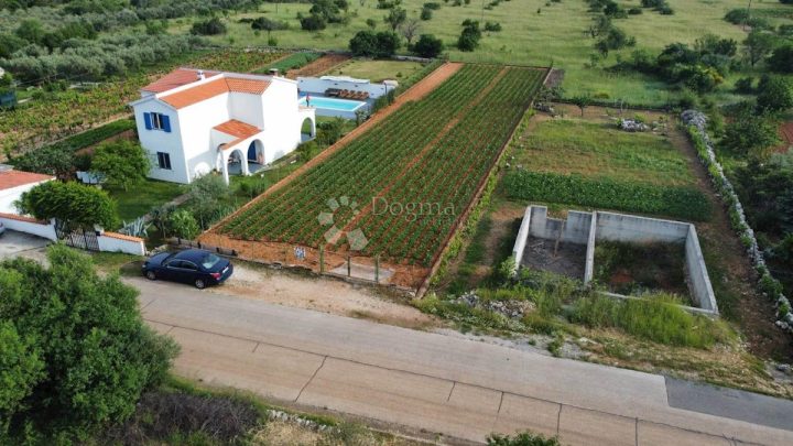 Terreno in vendita 1283 m² – Gustirna