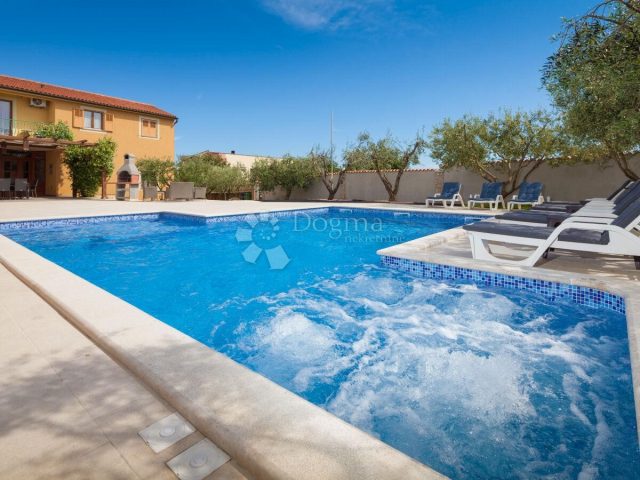 House for sale 480 m² – Banjole