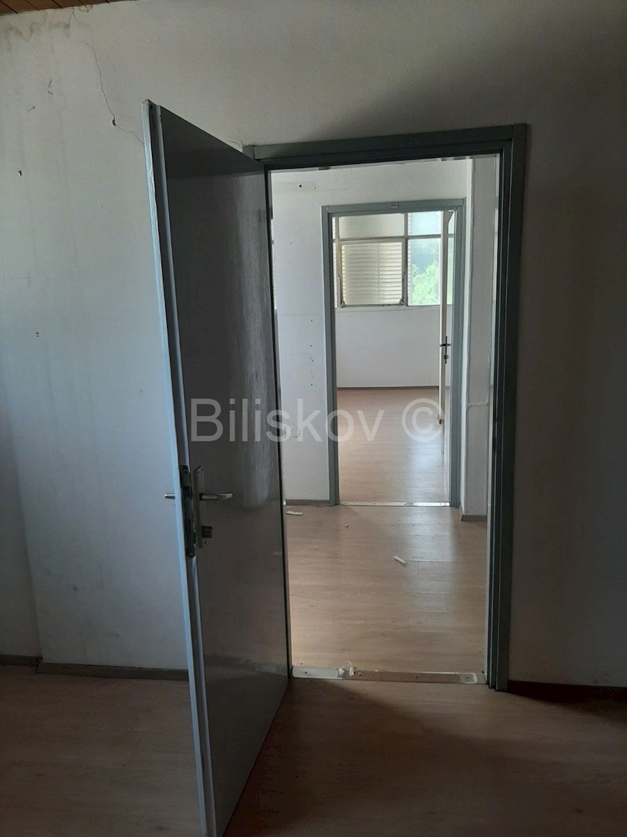 Business premises For rent - SPLITSKO-DALMATINSKA SPLIT