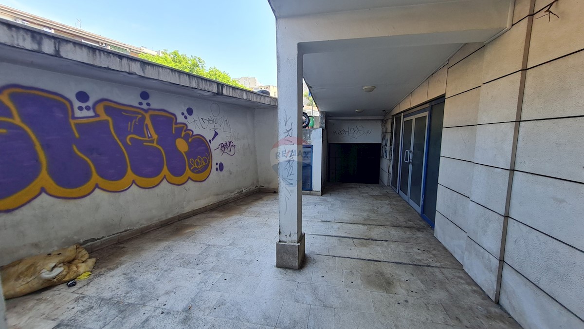 Locaux commerciaux À vendre - ŠIBENSKO-KNINSKA ŠIBENIK