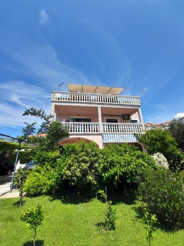 Kuća na prodaju 270 m² – Vodice