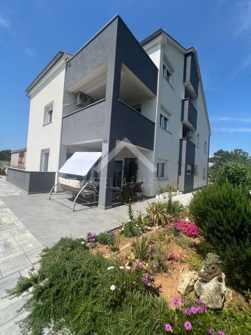 Dům na prodej 385 m² – Vir