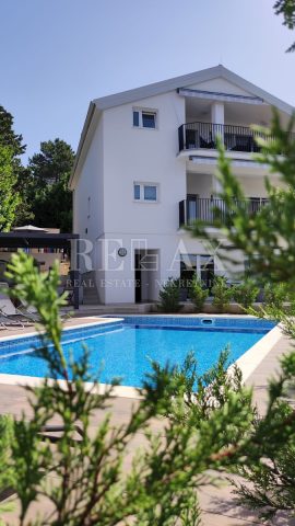 Hiša na predaj 310 m² – Dramalj