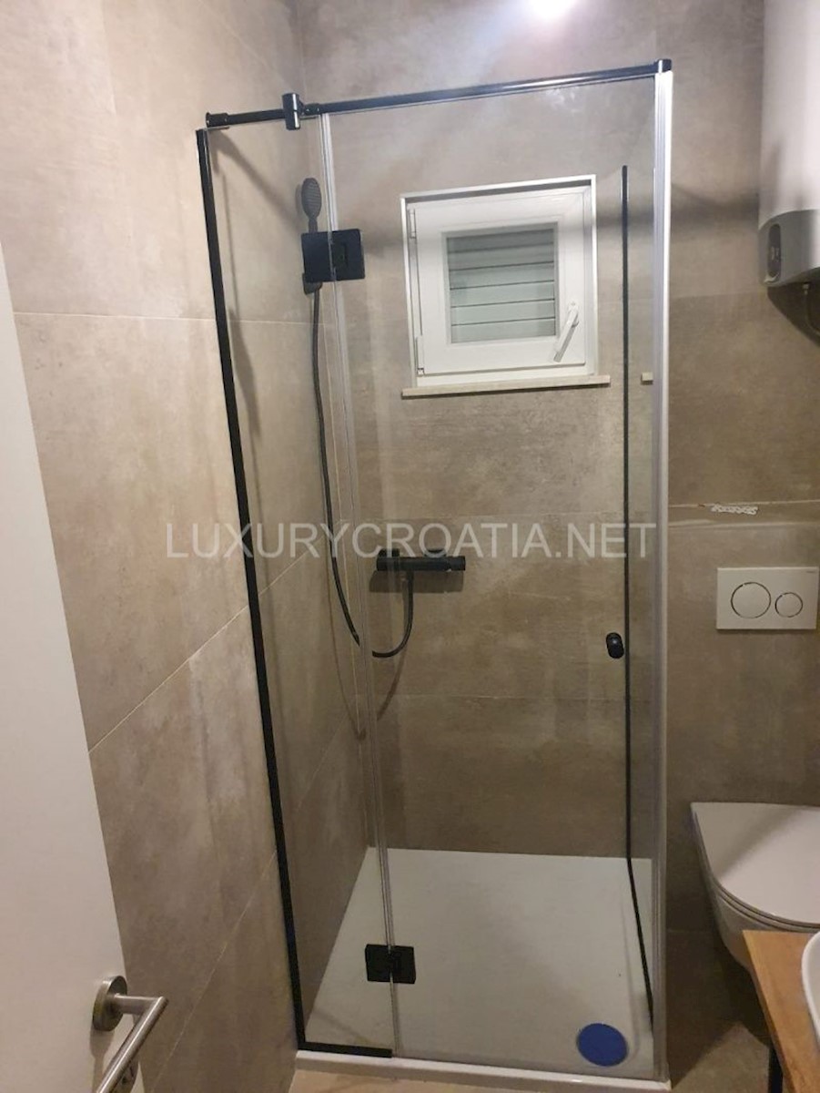 House For sale - ŠIBENSKO-KNINSKA ROGOZNICA
