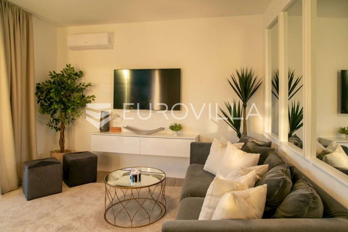 Flat For sale - ŠIBENSKO-KNINSKA ROGOZNICA