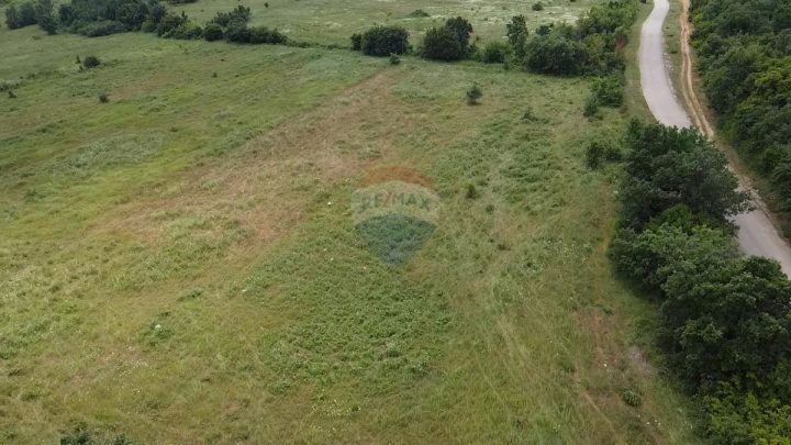 Zemljište na prodaju 10054 m² – Tar