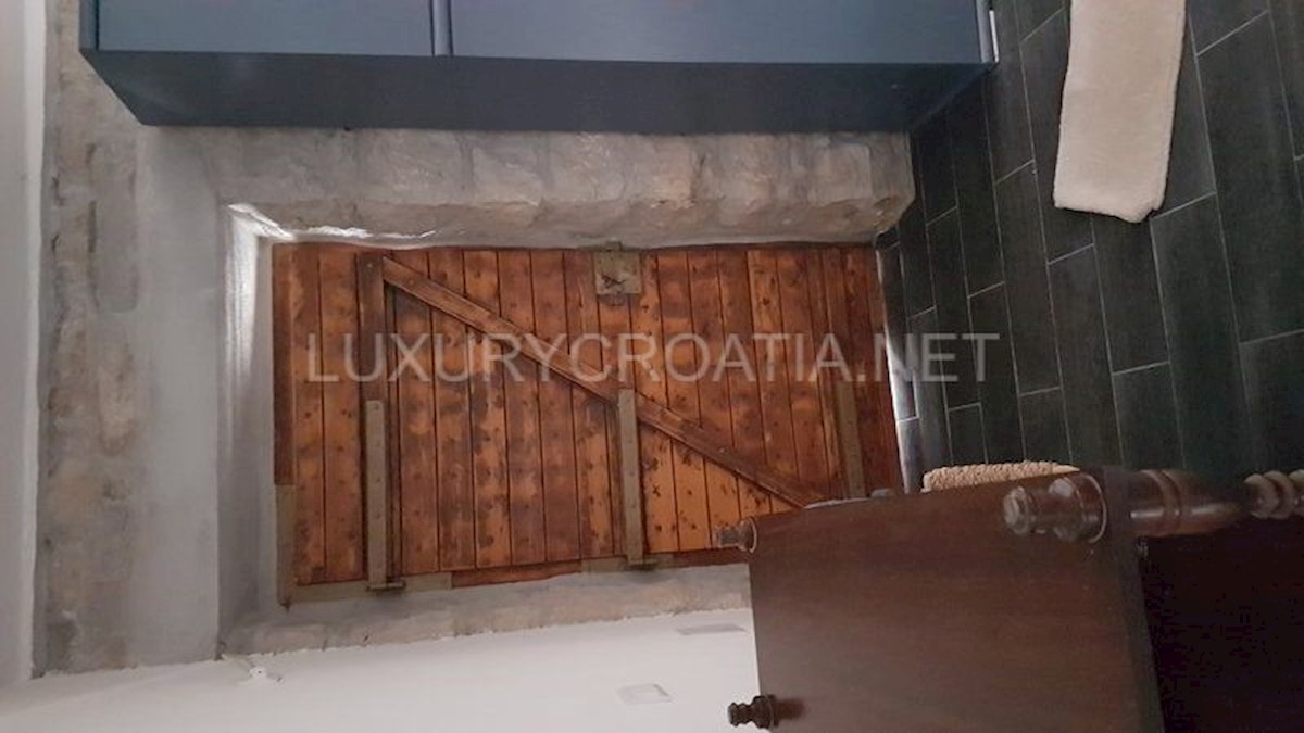 House For sale - SPLITSKO-DALMATINSKA SPLIT