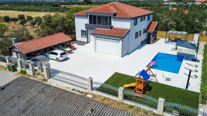 Dom na sprzedaż 400 m² – Zemunik Donji