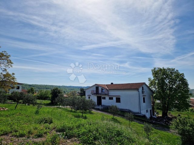 Kuća na prodaju 450 m² – Viškovo