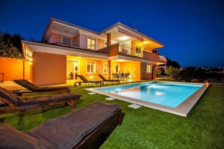 House for sale 550 m² – Rovinjsko Selo