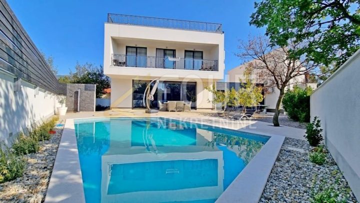 Casa in vendita 406 m² – Šmrika
