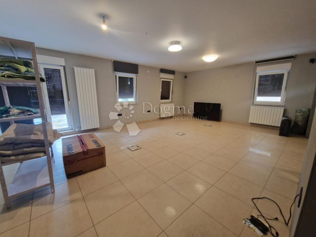 Komerční k pronájmu 100 m² – Podmurvice