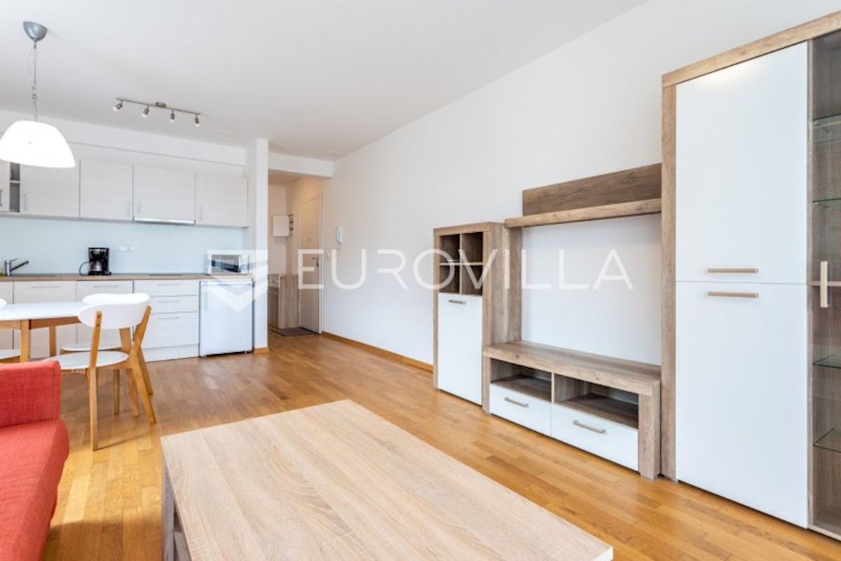 Flat For sale - SPLITSKO-DALMATINSKA BAŠKA VODA