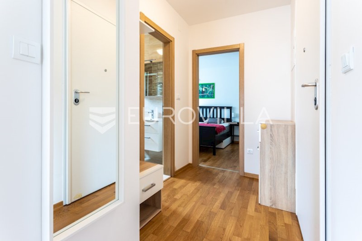 Apartment Zu verkaufen - SPLITSKO-DALMATINSKA BAŠKA VODA