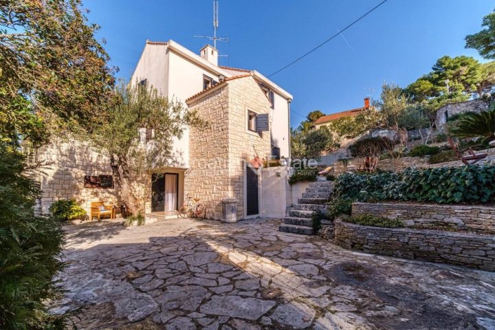 Hiša Naprodaj - Splitsko-dalmatinska Brač - foto 2/25