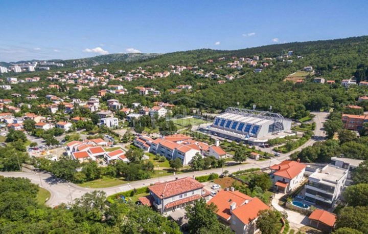 Działka na sprzedaż 2000 m² – Kostrena
